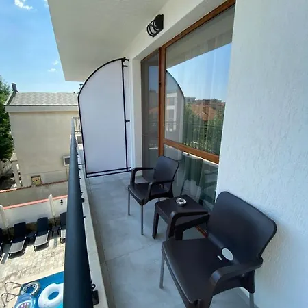 Къща за гости Aqua Family