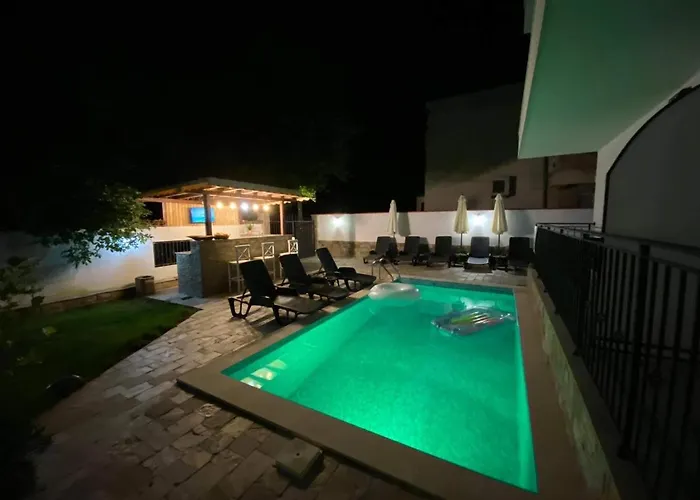 Pensión Aqua Family 4*